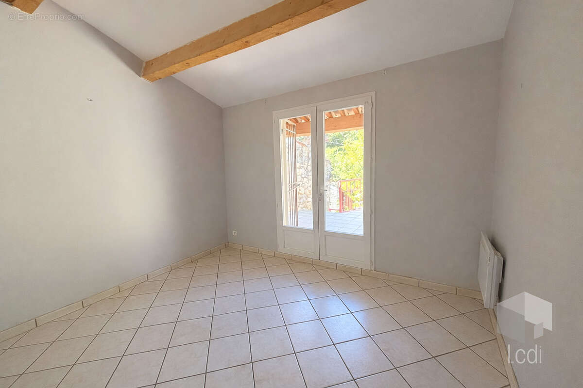 ROCHEMAURE, maison de village de 130 m2 - photo 8