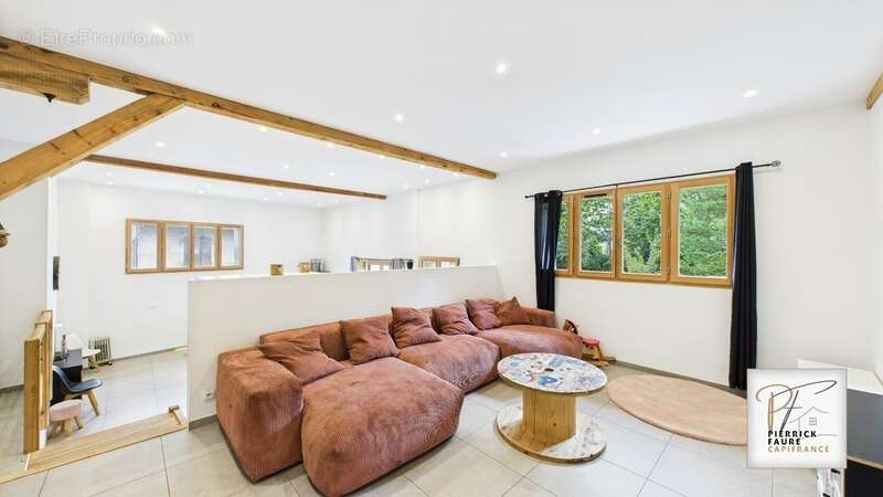 Maison à VILLAR-SAINT-PANCRACE