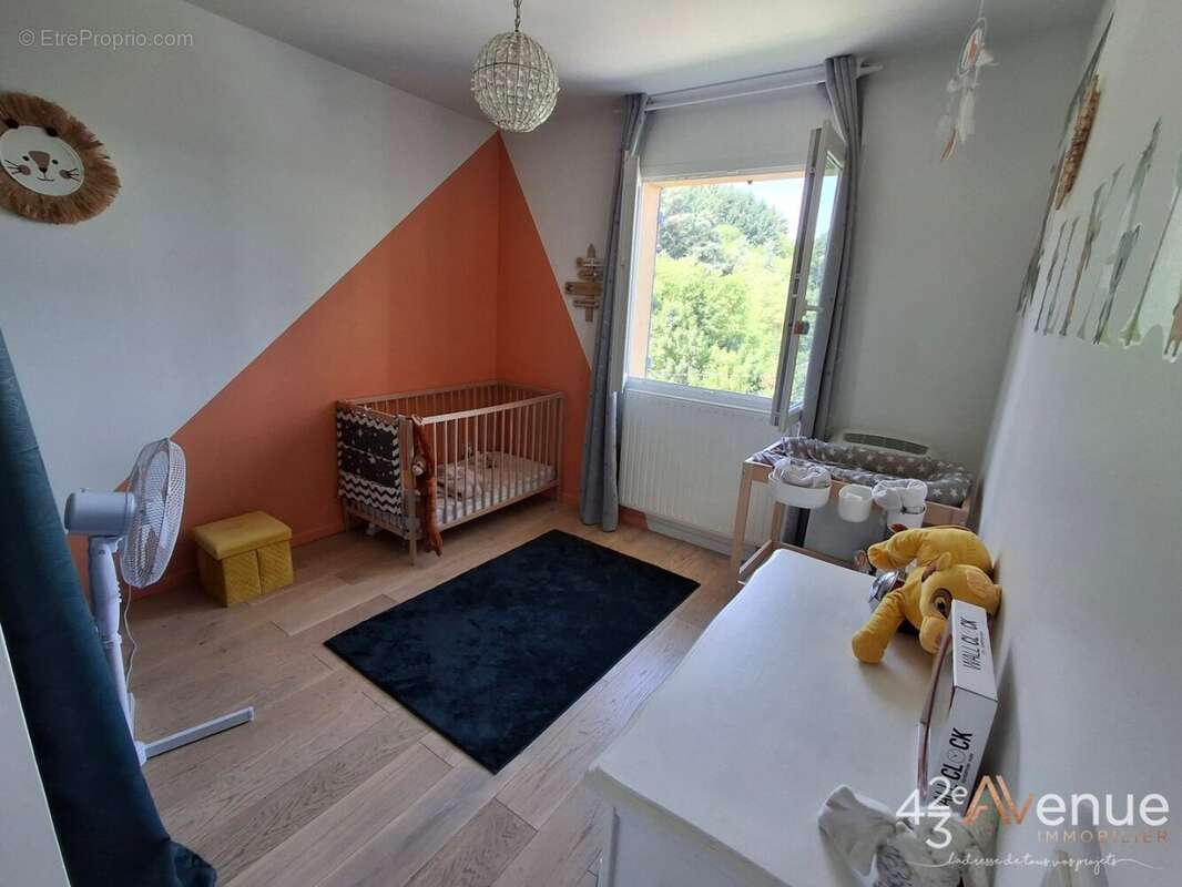 Maison à LE CHAMBON-FEUGEROLLES