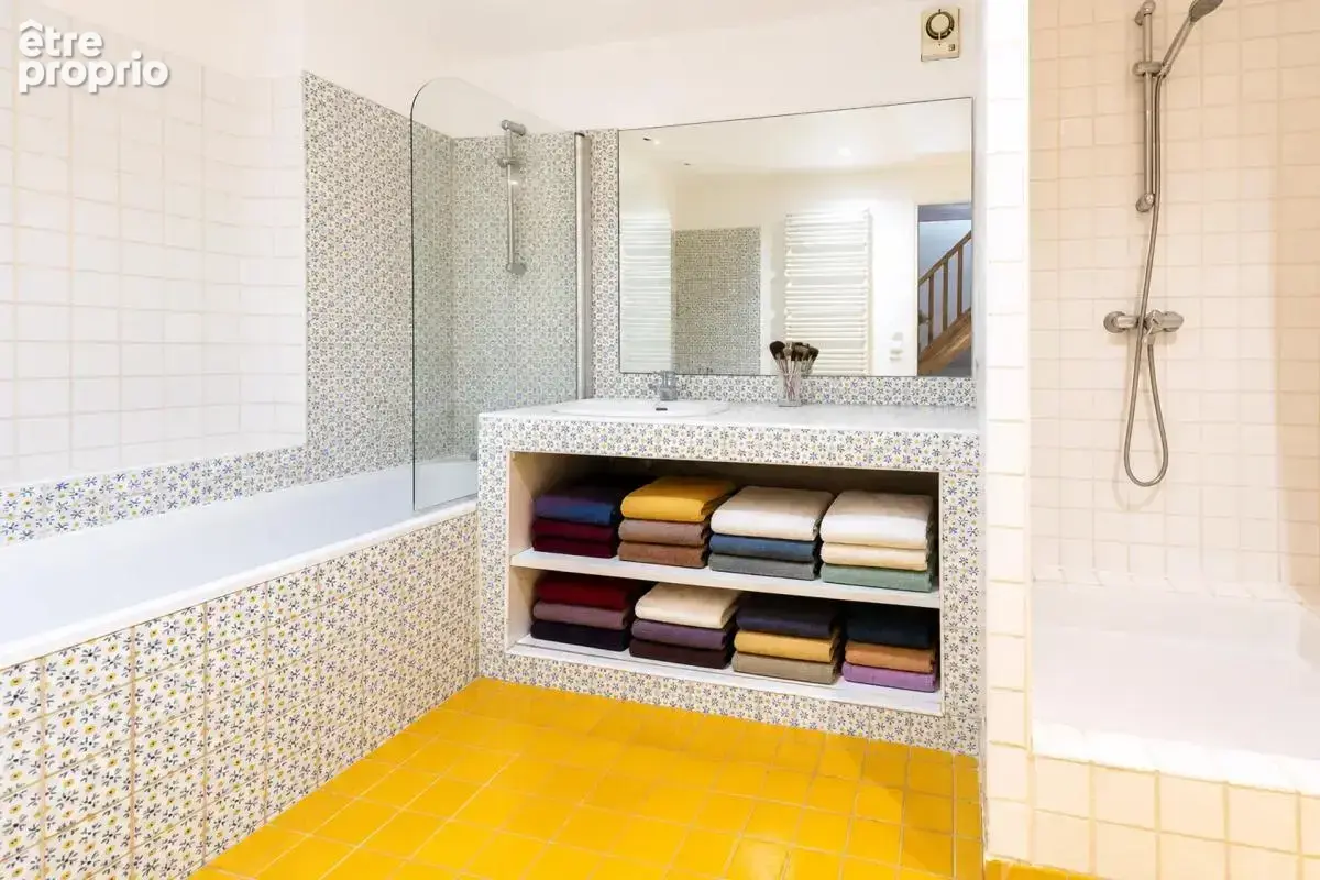Maison familiale de 5 pièces de 161 m² à Suresnes - photo 10