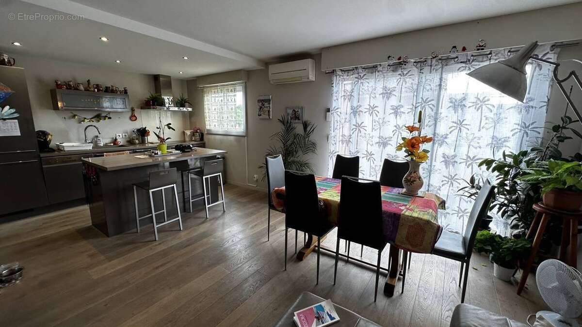 Appartement à LA LONDE-LES-MAURES