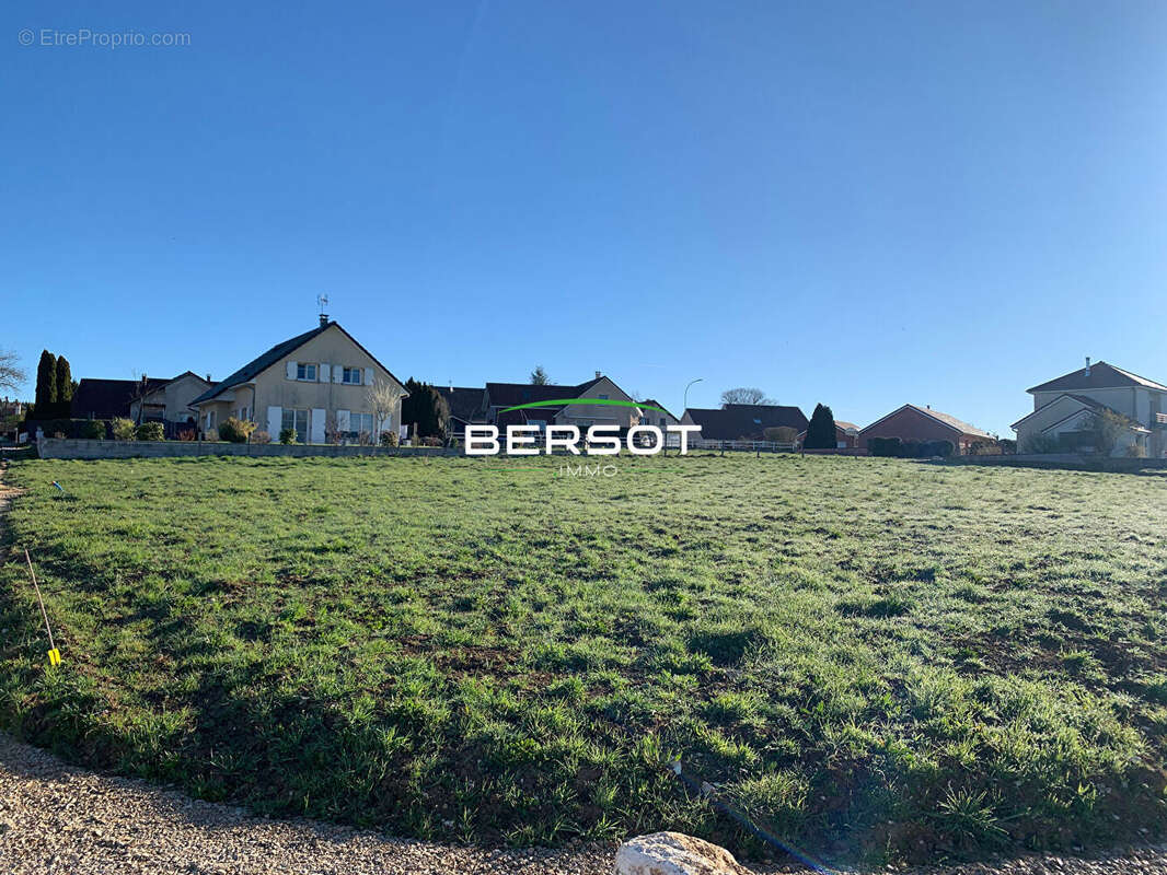 Terrain à L'HOPITAL-DU-GROSBOIS
