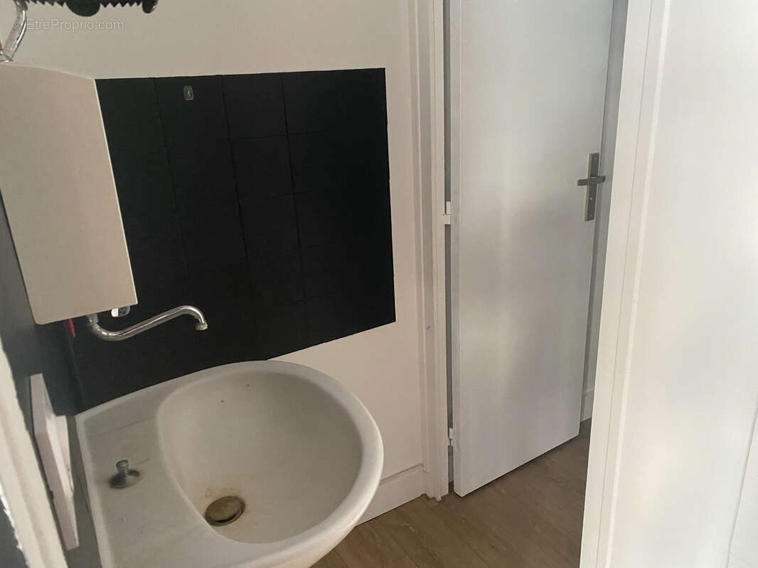 Local avec 2 parkings, et 2 caves, Rue des Alpes, 26000 VALENCE - photo 10