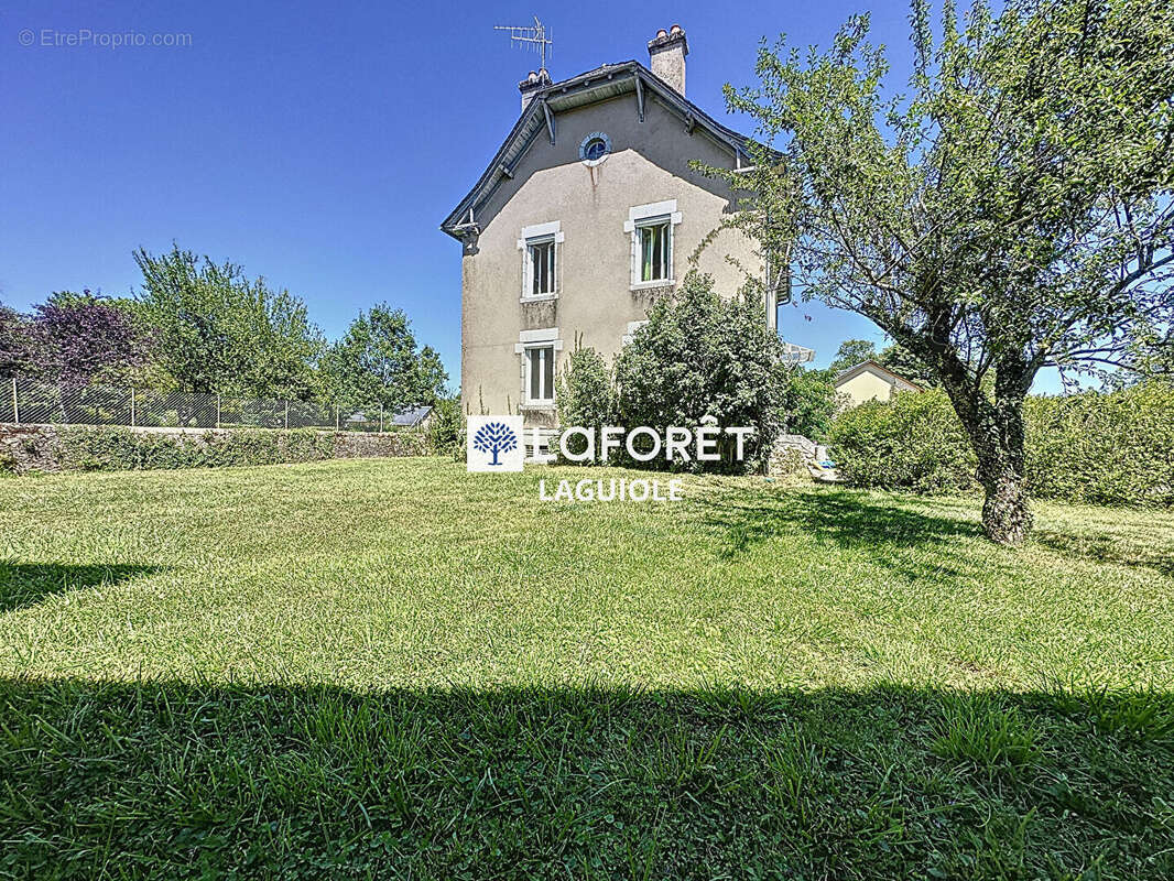 Maison à CAMPUAC