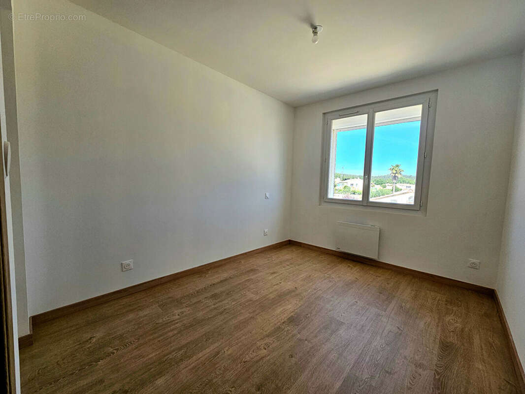Appartement à LA CRAU
