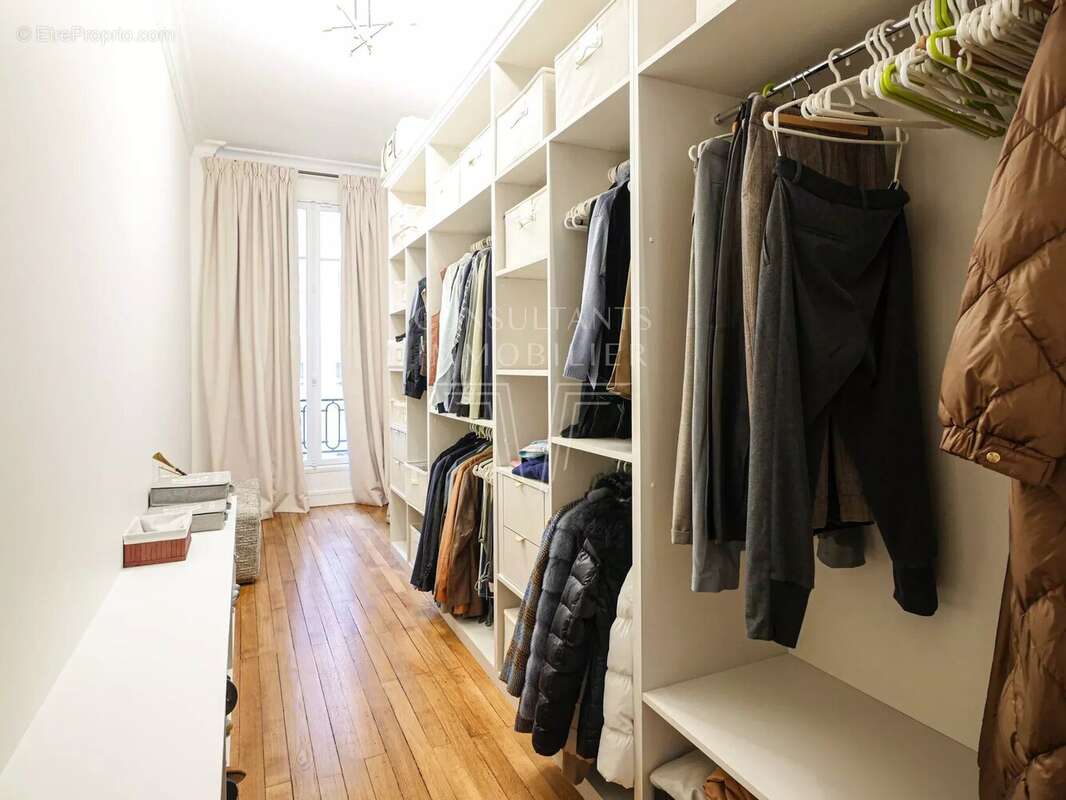 Appartement à PARIS-16E