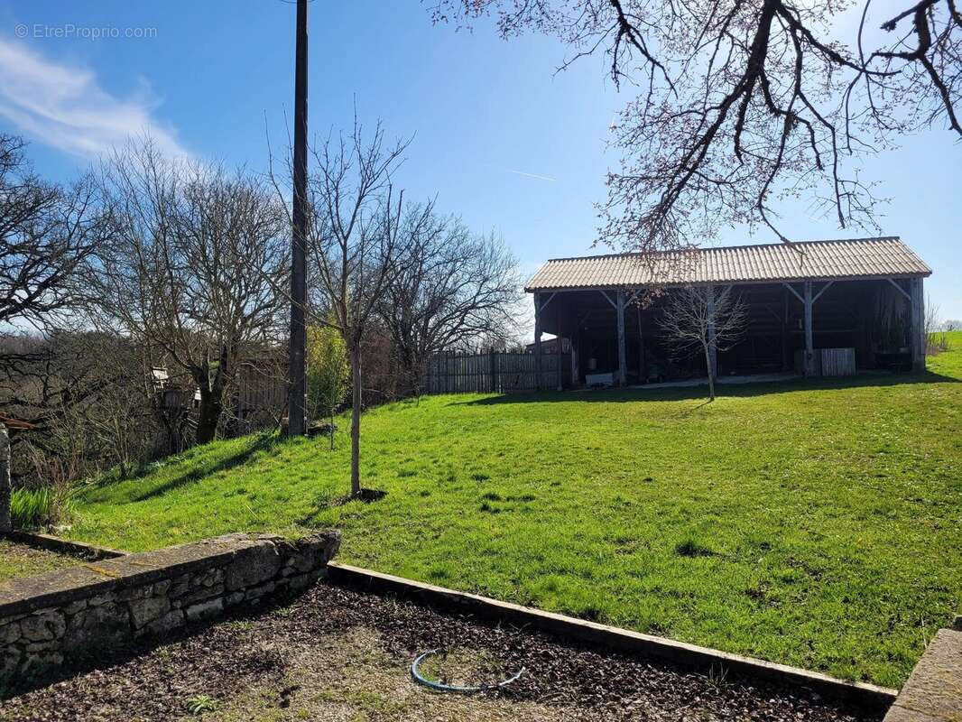 Maison à MONTAIGU-DE-QUERCY
