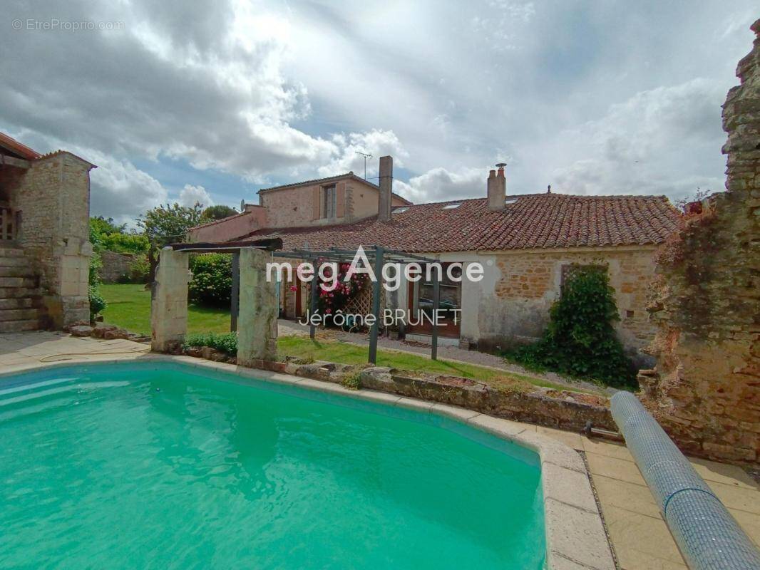 Maison à LA CHAPELLE-THEMER