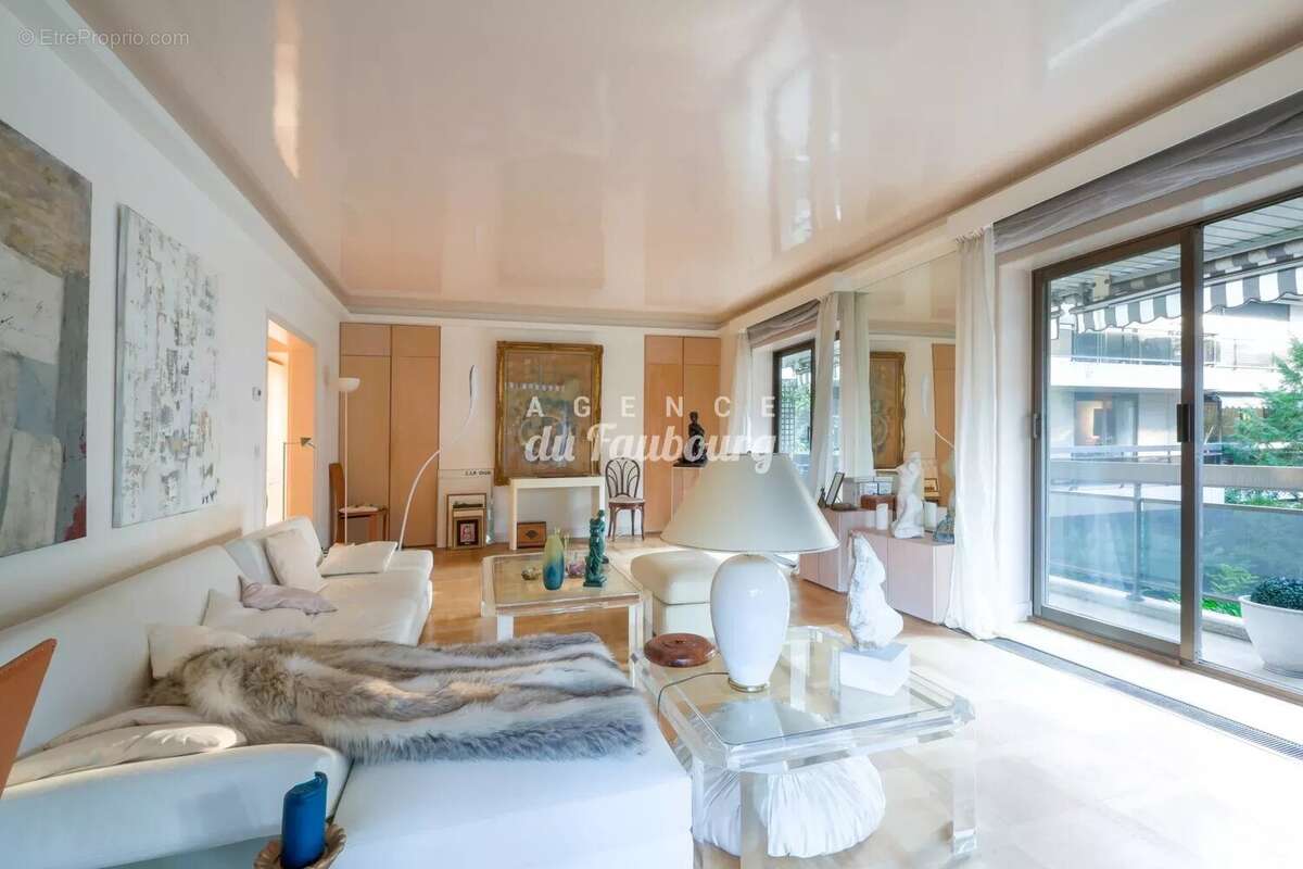 Appartement à NEUILLY-SUR-SEINE