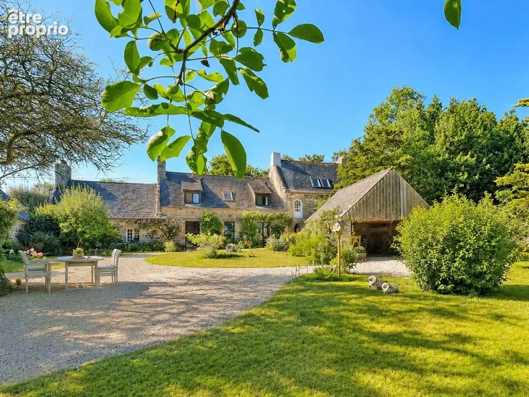 Un charme fou au cœur de Plouezoc’h ! Ensemble immobilier : maison principale, studio et dépendance - photo 2