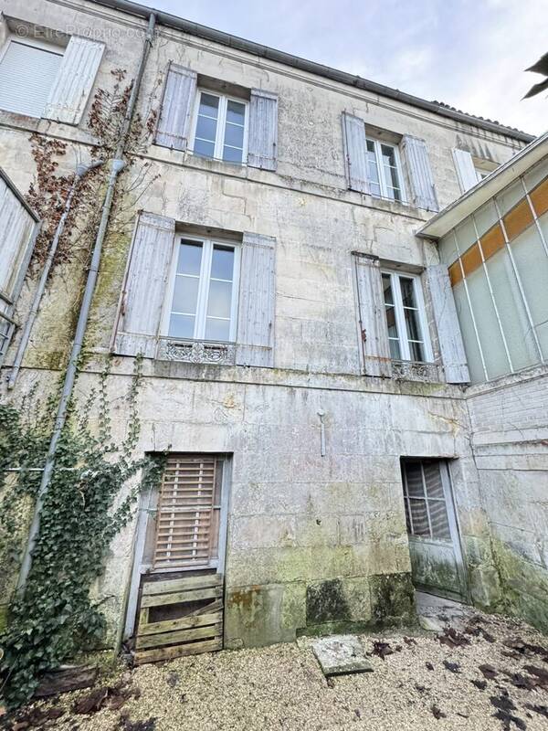 Appartement à SAINTES