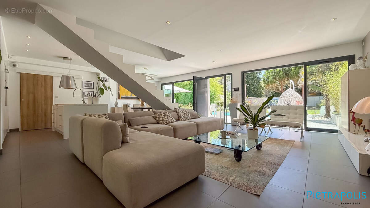 Maison 140 m² à Charbonnieres-Les-Bains  - photo 5