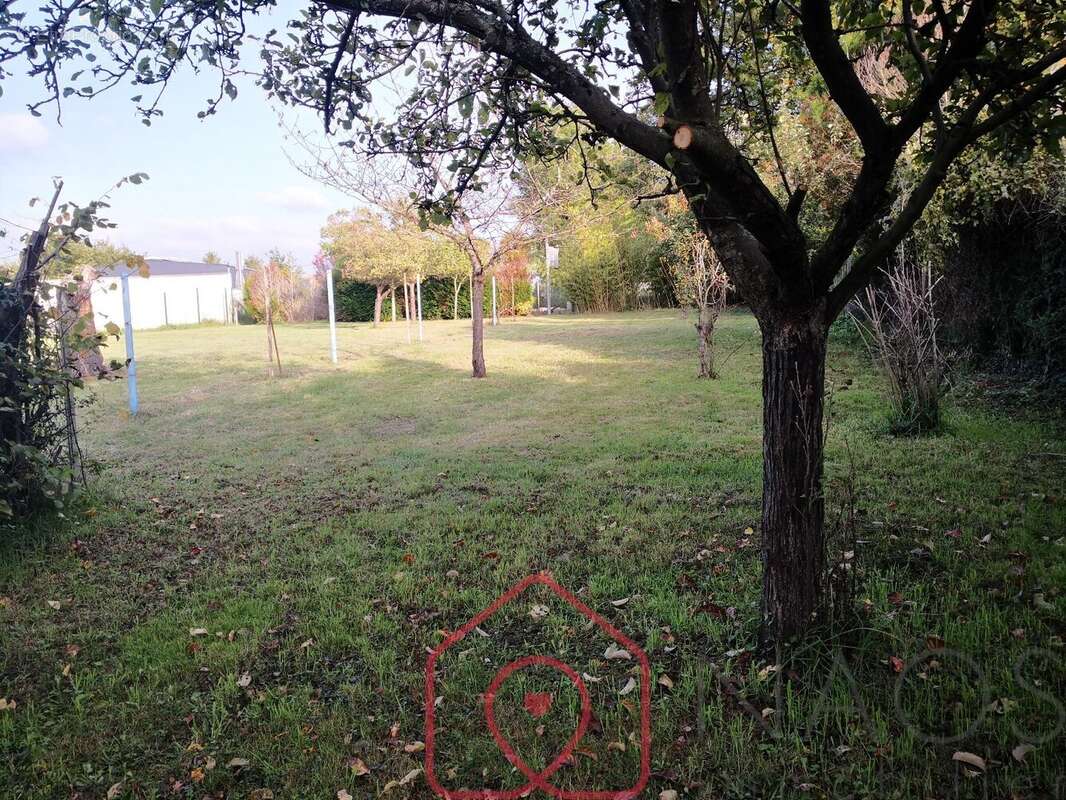 Terrain à FONTENAY-SUR-LOING