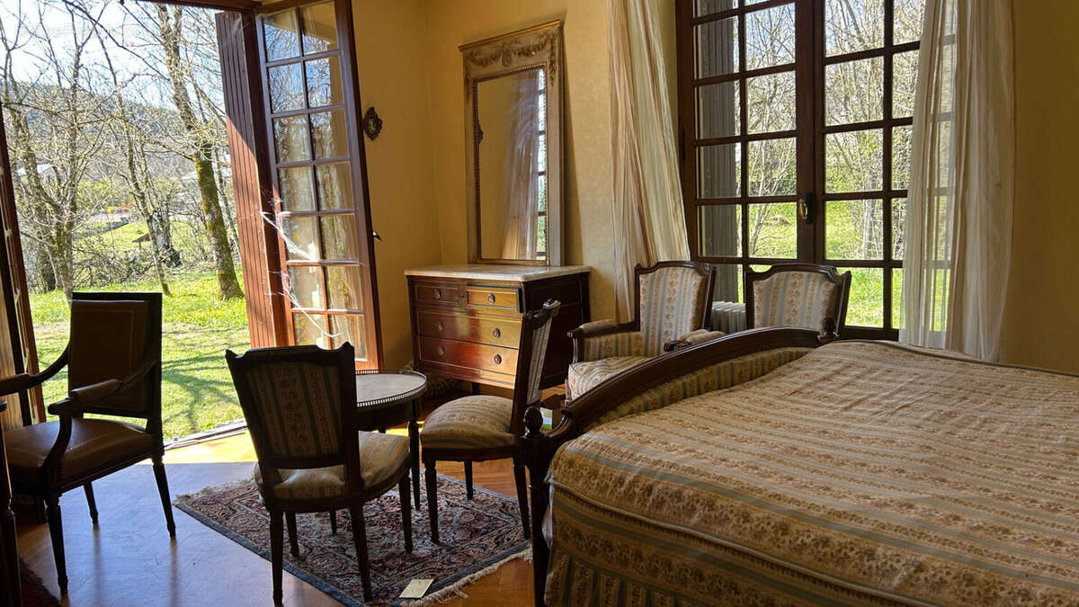 Spécial investisseur ou grande maison familiale : potentiel xxl à laissac - photo 16