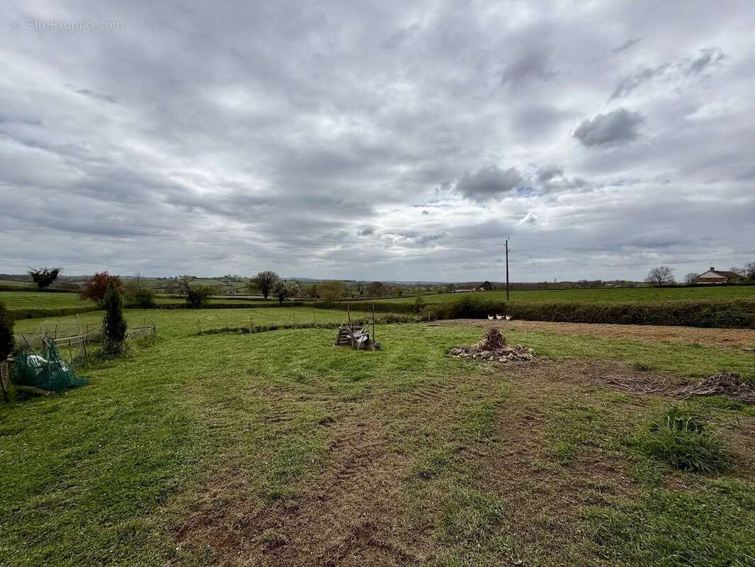 Maison à SAVIGNY-POIL-FOL