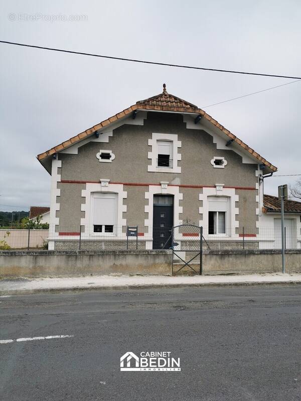 Maison à COUTRAS