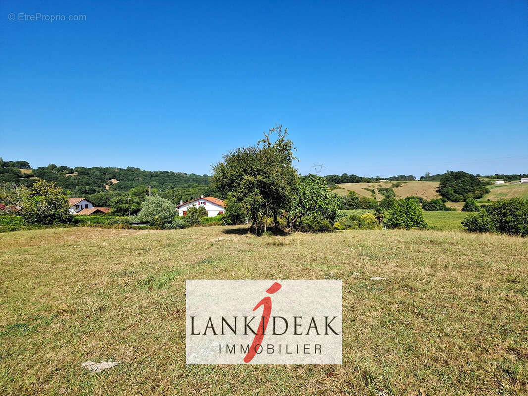 Terrain à bâtir de 730 m2 viabilisé à 15 minutes de Bayonne - photo 2