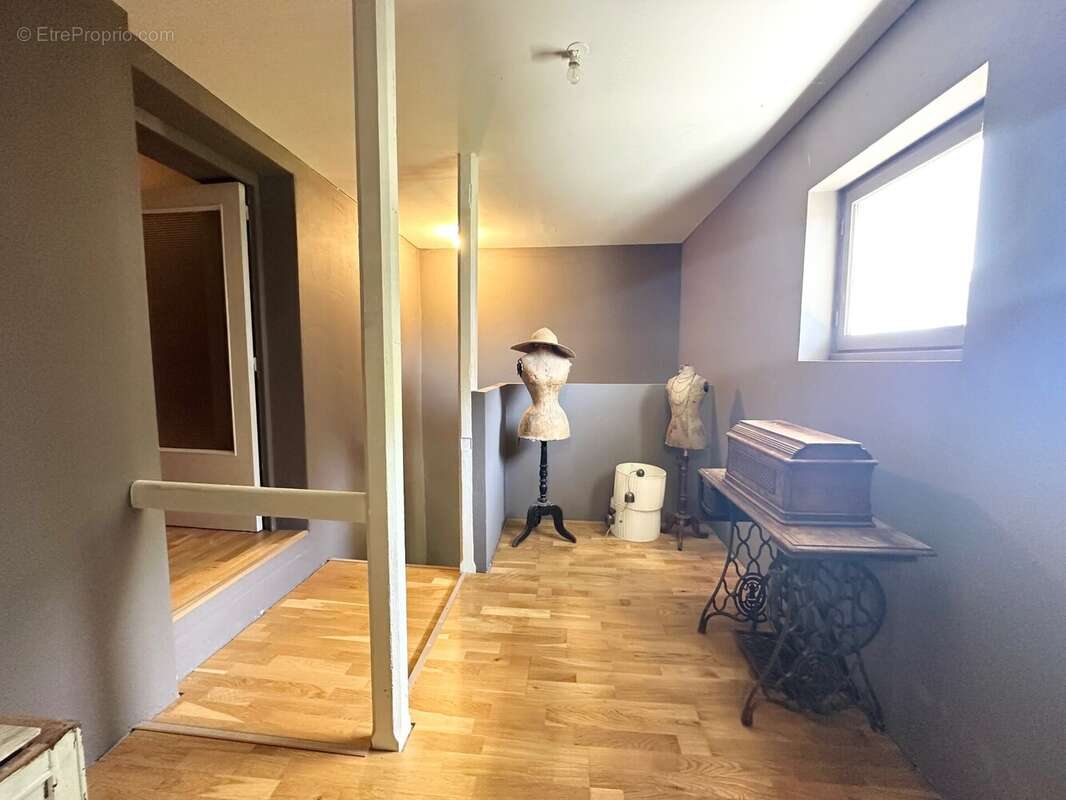 Pièce passante, 8 m² - Maison à MONTREVEL-EN-BRESSE