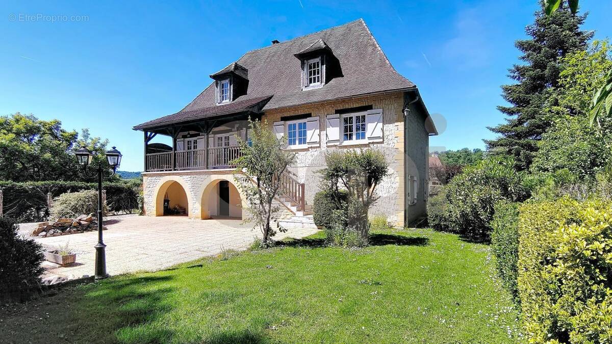 Maison à TERRASSON-LAVILLEDIEU