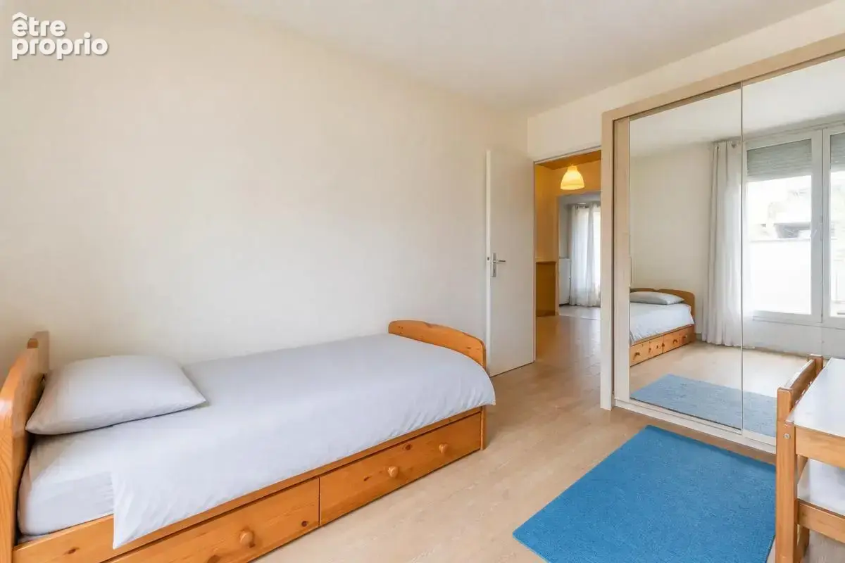 Comme une maison – 4 chambres, jardinet privatif & box – - photo 12