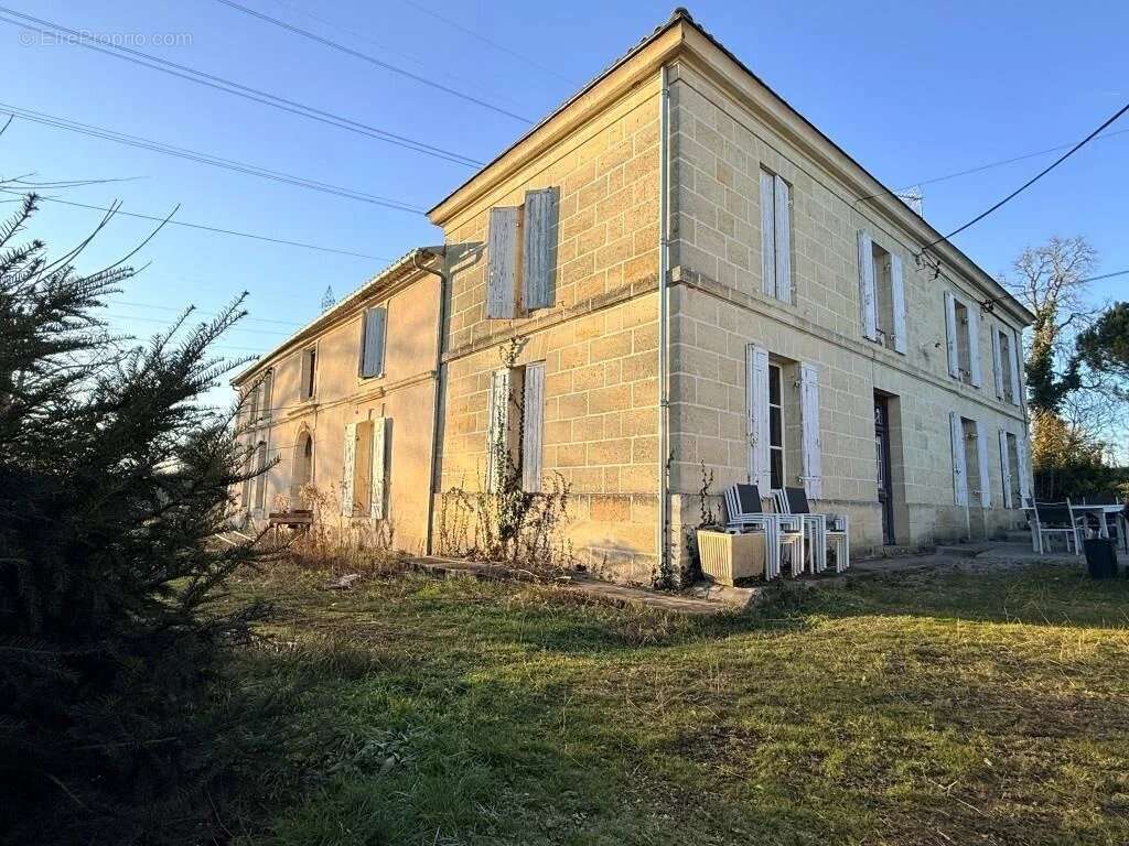 Maison à CIVRAC-DE-BLAYE