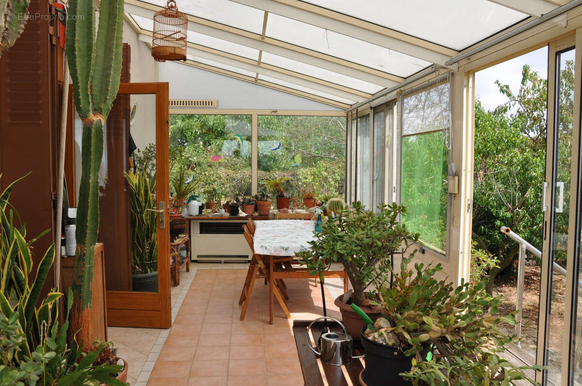 VENTE EN VIAGER OCCUPE, Beau pavillon de 1966, avec 4 chambres, grand jardin paysager et vues superbes... - photo 15
