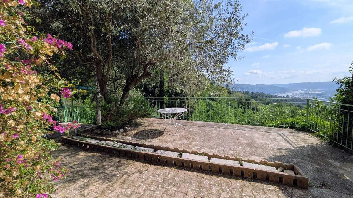 Maison à CASTAGNIERS