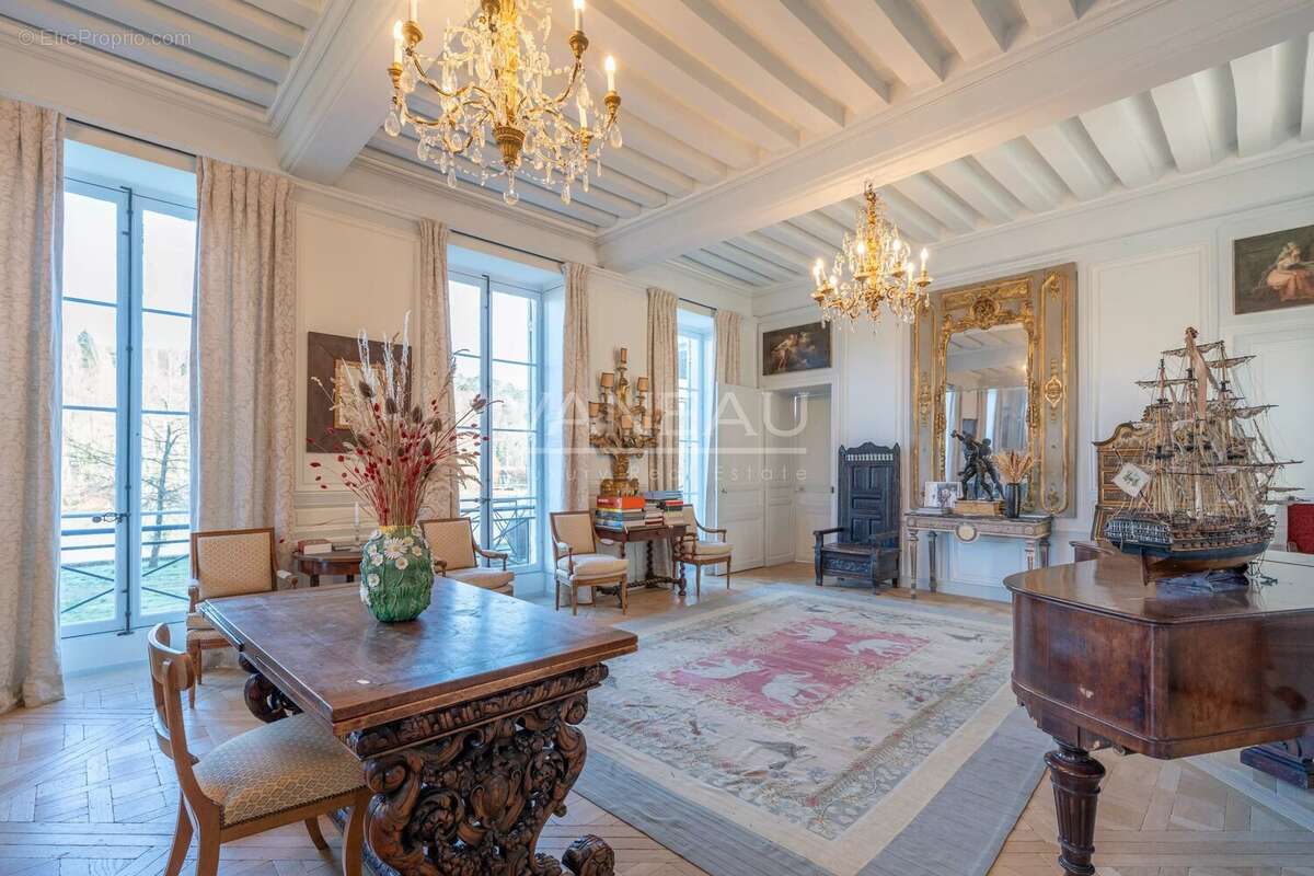 En bord de Seine, à proximité immédiate de Fontainebleau - photo 18