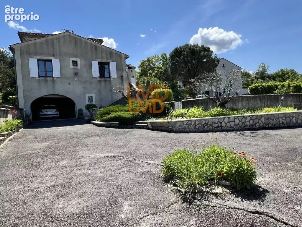 Spacieuse maison familiale de 6 pièces avec piscine et terrain a - photo 12