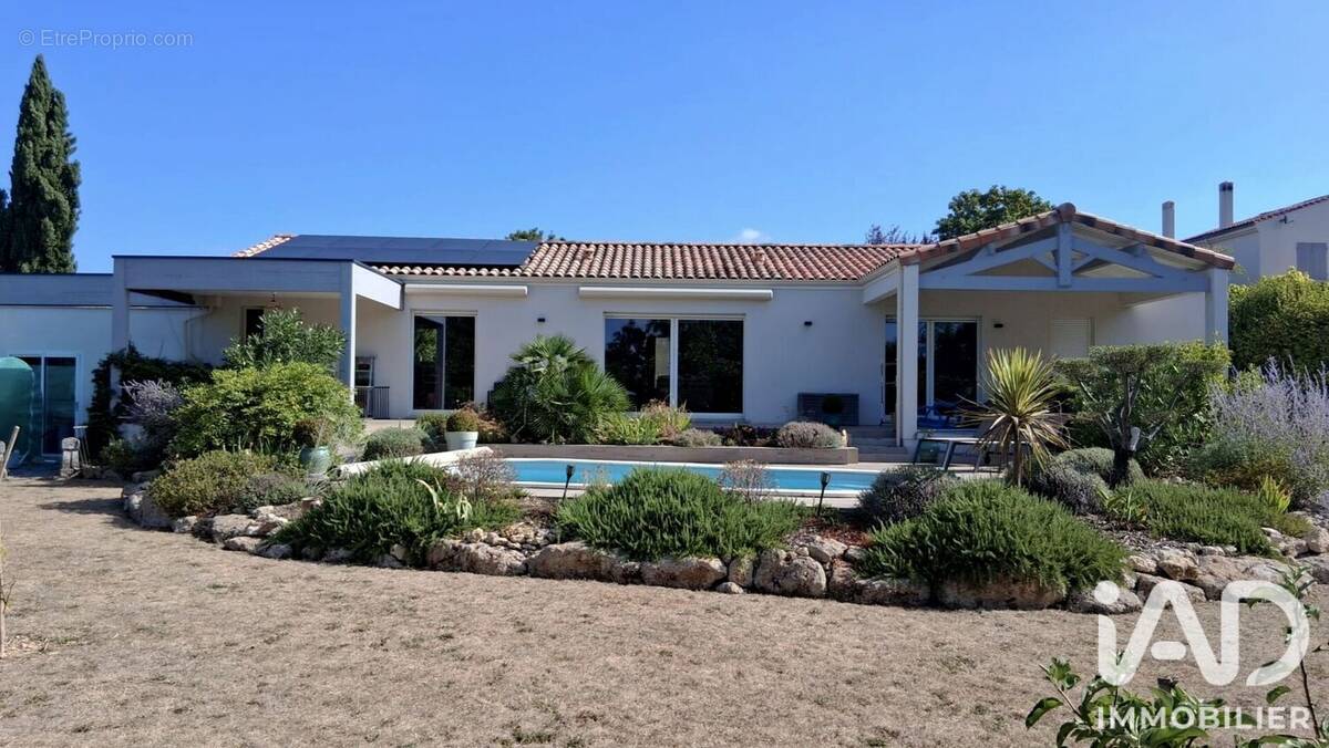 Maison 5 pièces 131 m² · à Aulnay · 131 m² · 398 000 €