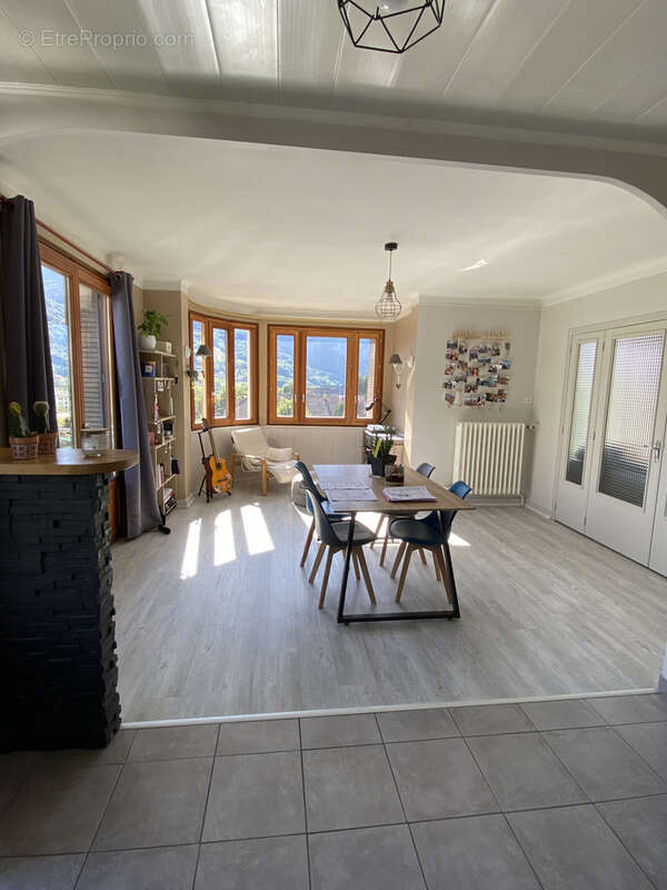 Maison à UGINE