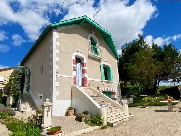 Maison à CHAMPCEVINEL