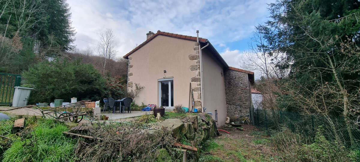 Maison à SAINT-NIZIER-DE-FORNAS