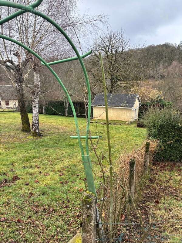 Terrain à CHAMBERET