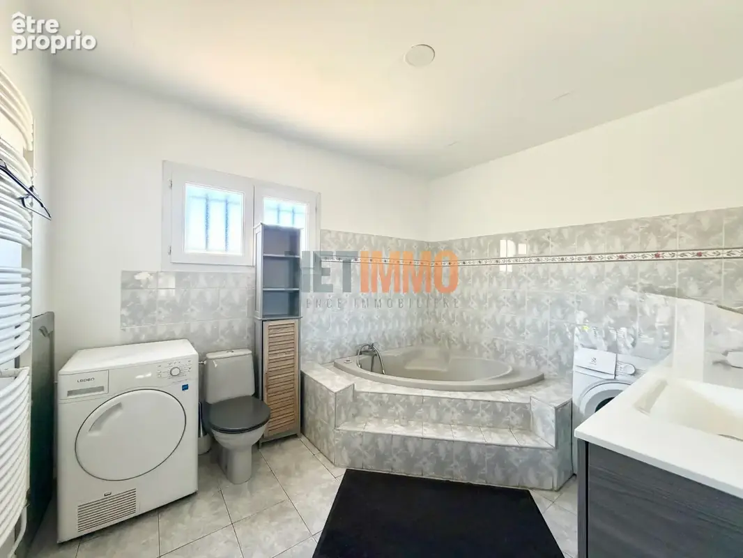 Villa T6 avec piscine - MILHAUD - photo 11