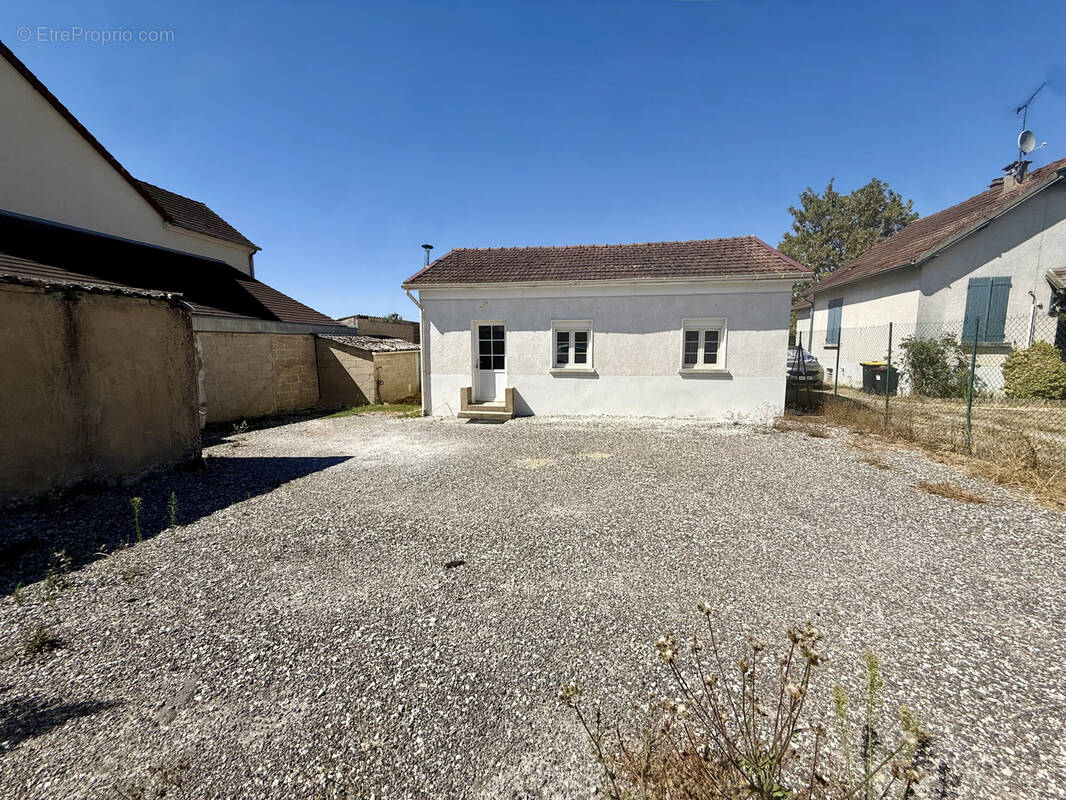 Maison à MONETEAU
