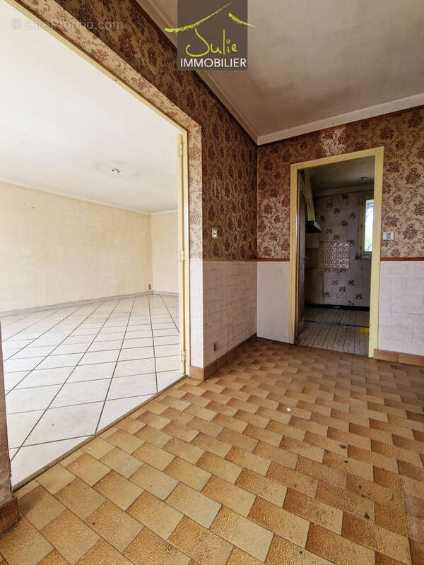 Maison a renover a bressuire proche des commerces - photo 3