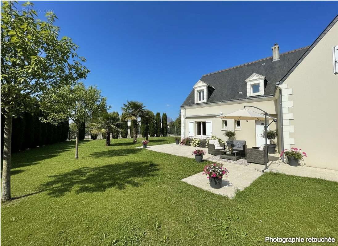Maison 208 m² à Saint-Cyr-Sur-Loire  - photo 1