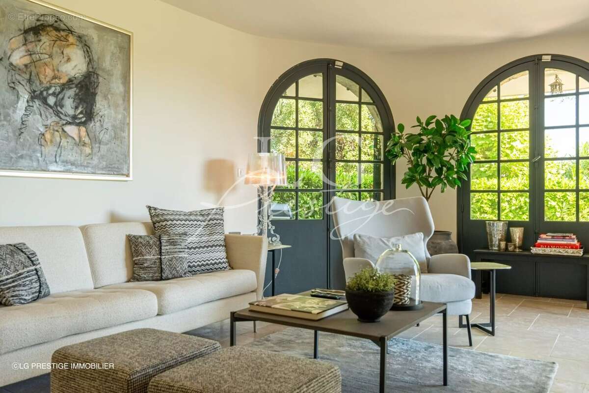 Maison à MANDELIEU-LA-NAPOULE