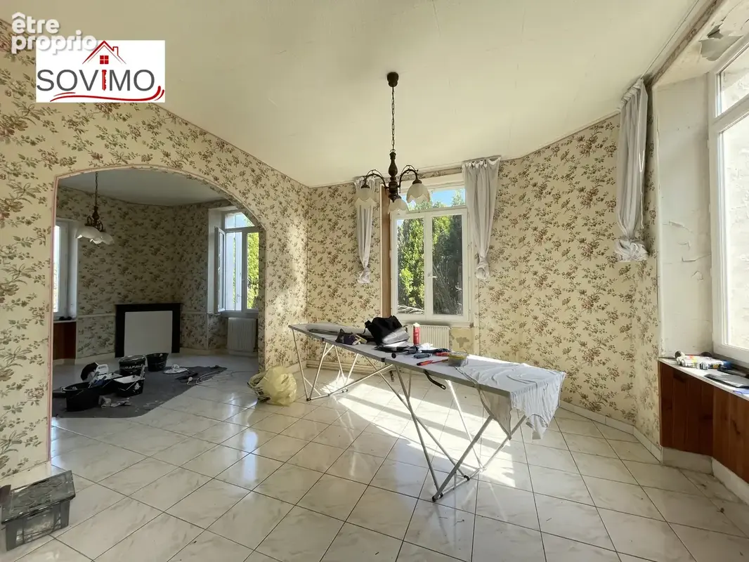 Maison de ville à rénover : jardin, garage et beau potentiel - photo 8