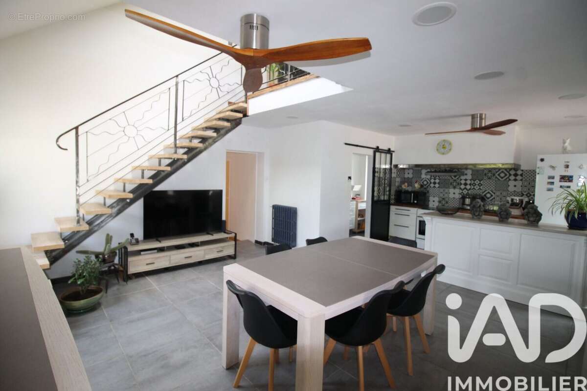 Maison 100 m² à Villefranche-De-Panat  - photo 3