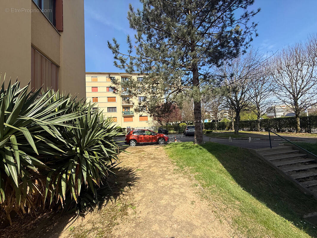 Appartement à LES CLAYES-SOUS-BOIS