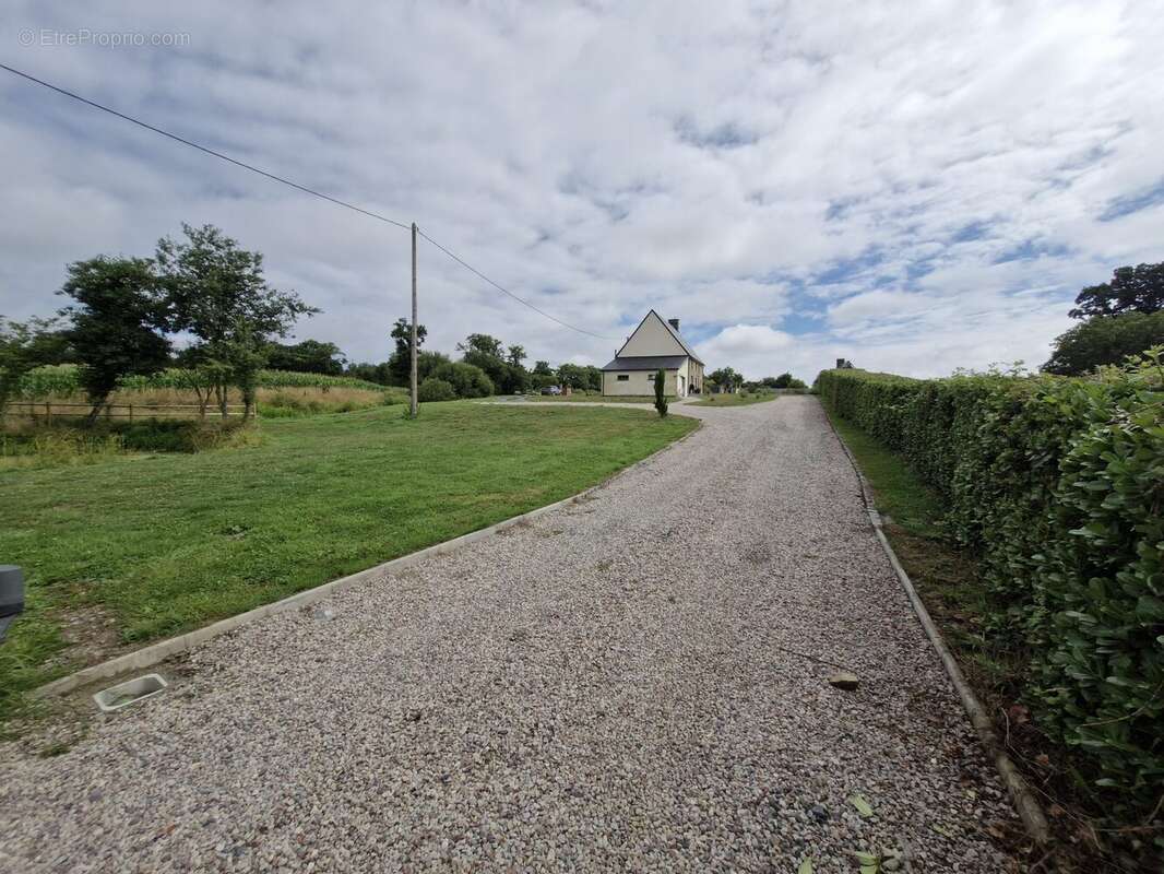 Maison à DAMPIERRE