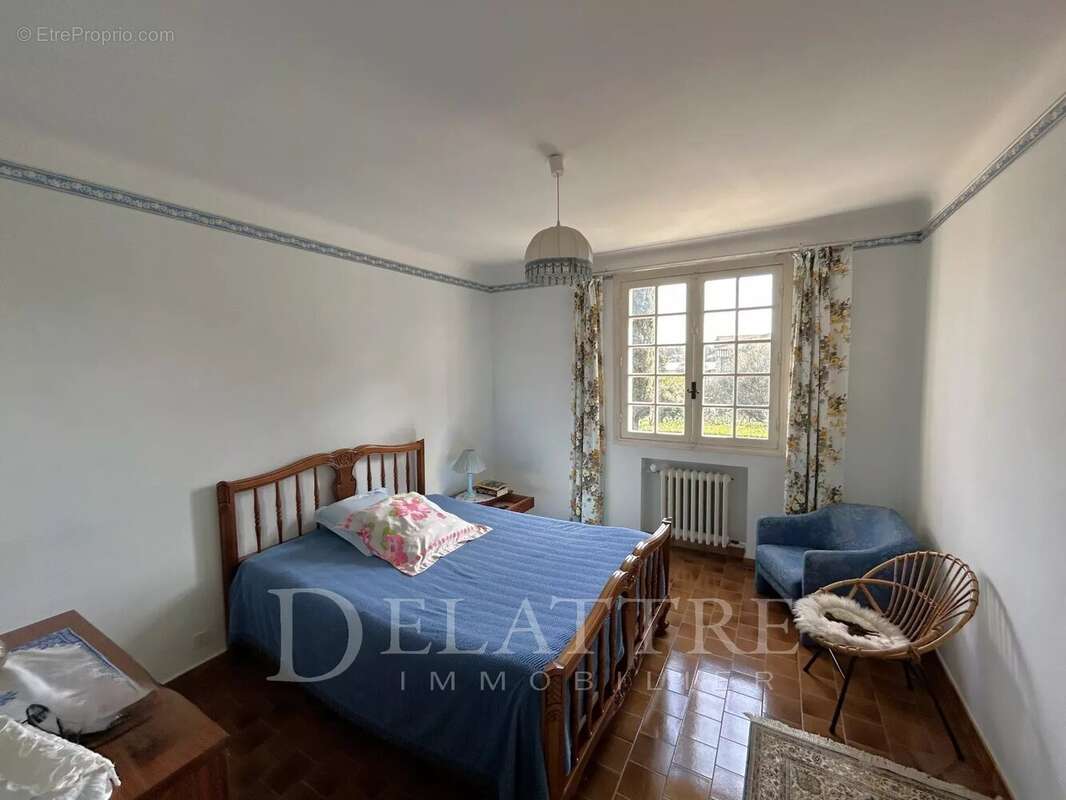 Maison à CHATEAUNEUF-GRASSE