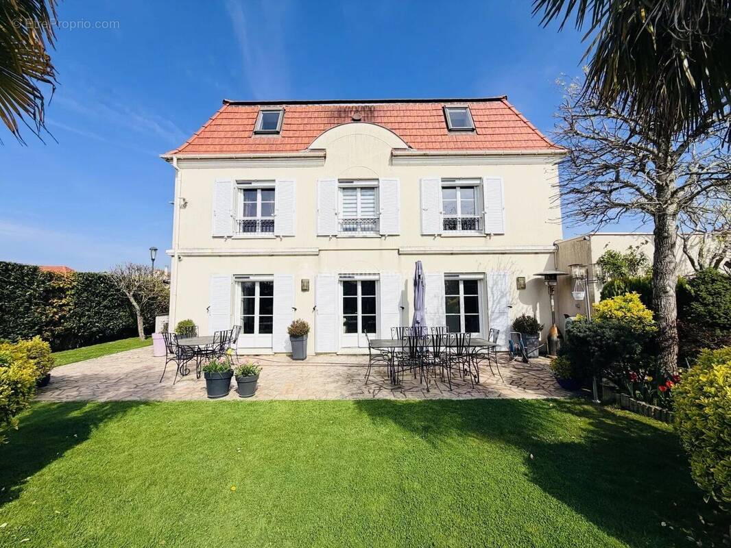 Maison à OZOIR-LA-FERRIERE