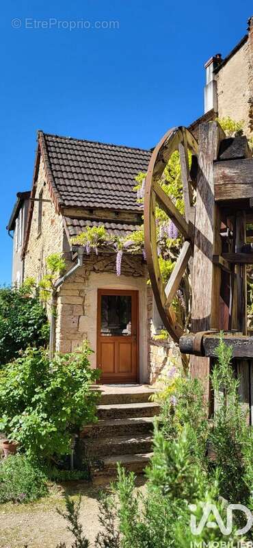 Maison 346 m² à Saint-Martin-Sous-Montaigu  - photo 2