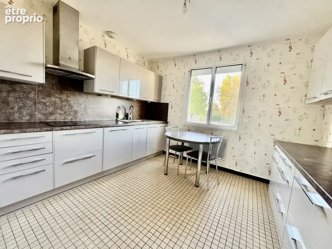 Varennes changy, plain pied, garage, 200m2 terrain, calme, campagne, 3 mn des commerces - photo 5