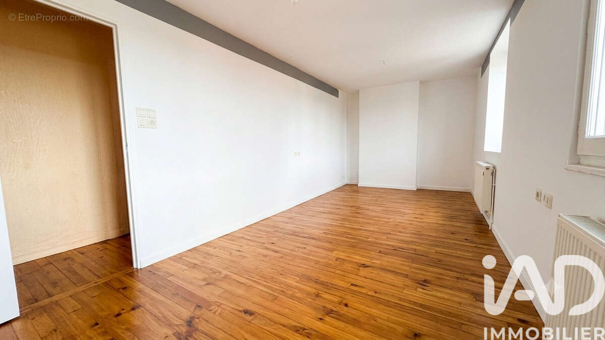 Maison 186 m² à Le Bessat  - photo 8