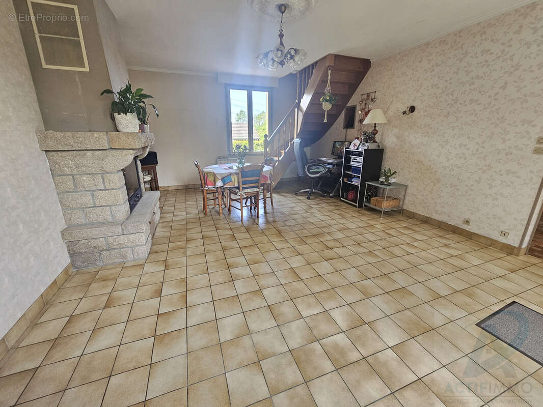 Maison à MESSEI