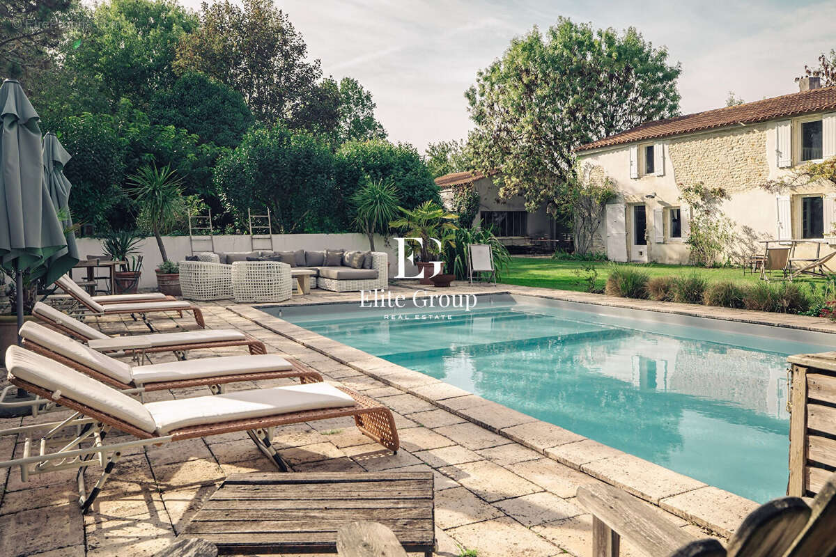 A vendre magnifique charentaise aux portes de la rochelle - 254 m2 - photo 4